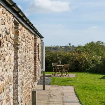The Dairy - Luxury Cottage, Hot Tub and Summer House, Countryside Views, Pet Friendly