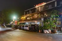 RedDoorz Near Botani Square Mall - Pensionaatit