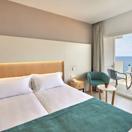 Universal Hotel Cabo Blanco - Adults Only Отели рядом с достопримечательностью «Пляж Эс-Тренк»