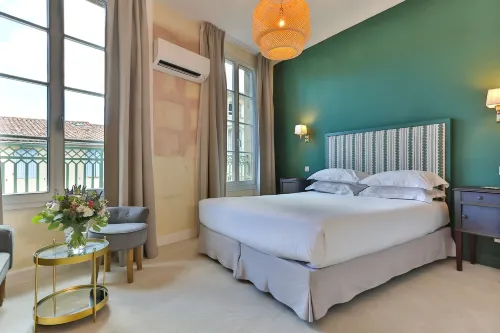 Hôtel Le Relais de Poste Arles Centre Historique Hotels in Fourques