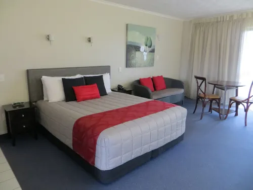 Harbour View Motel on Ahuriri Beach in Napier NZ with Sea View Suites - parking