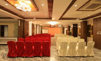 Hotel RS Exclusive Stay & Fine Dine - Near to Akola Junction