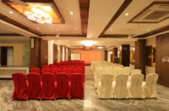 Hotel RS Exclusive Stay & Fine Dine - Near to Akola Junction Hotels in Akola