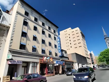 Hotel St-Denis Отели рядом с достопримечательностью «Парк Жан-Драпо»