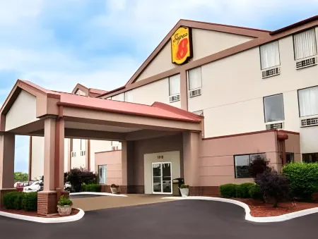 Super 8 by Wyndham Pevely