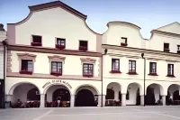 Hotel Zlatá hvězda فنادق في Borovany