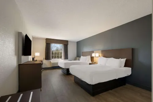 Quality Inn University Area Отели в г. Принс-Эдвард