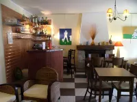 Logis Hôtel Saint Cyr Hotels in Villeny