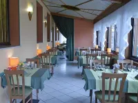 Logis Hôtel Restaurant Hostellerie de l'Étoile - parking