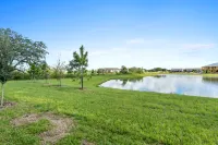 3 Br, 2.5 BA Villa Sleeps 8! Eve102