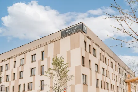 Appart'City Collection Paris Roissy CDG Airport Отели рядом с достопримечательностью «Hippodrome d'Enghien-Soisy»