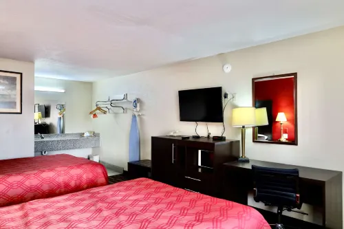 Rodeway Inn - parking