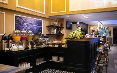 Little Charm Hanoi Hostel Отели рядом с достопримечательностью «Thang Long Water Puppet Theatre»