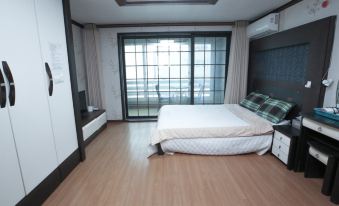 Taean Feel House