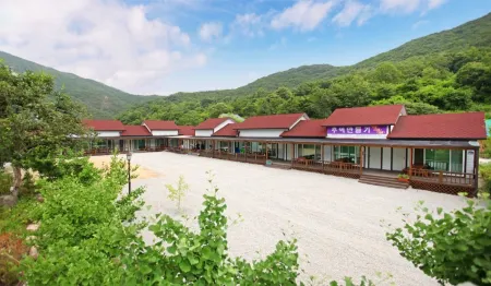 Mungyeong Making Memories Pension Отели рядом с достопримечательностью «Ssangyong Valley»