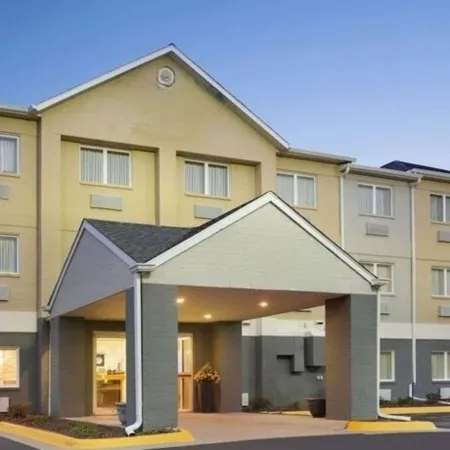 Dubuque Inn & Suites