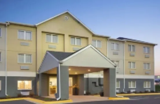 Dubuque Inn & Suites