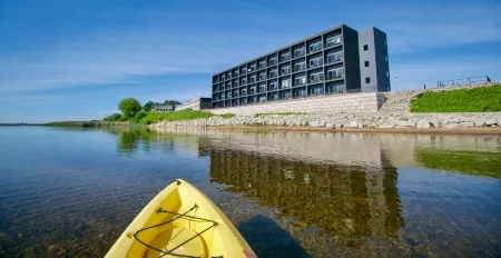 Terrace Bay Hotel - Lakefront Отели в г. Bay de Noc Township