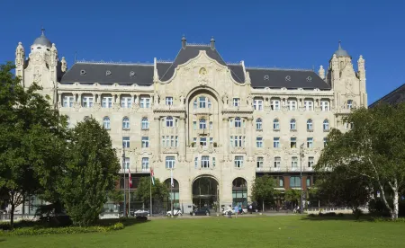 Promenade City Hotel