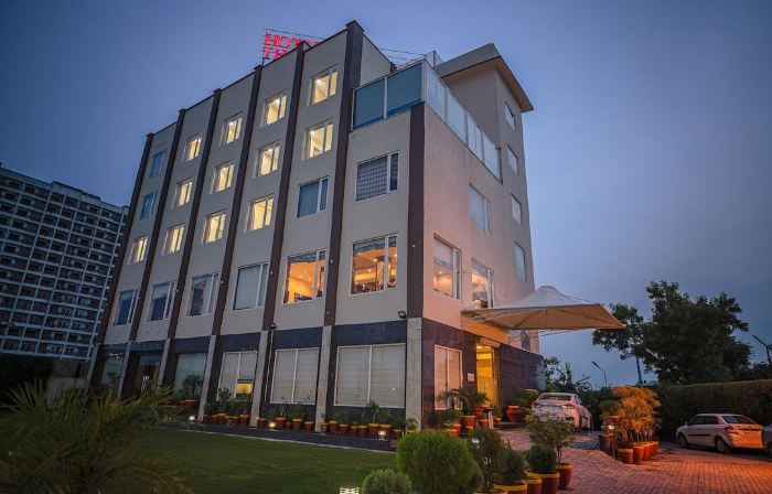Hotel the Royal Bharti