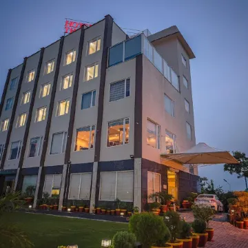 Hotel the Royal Bharti