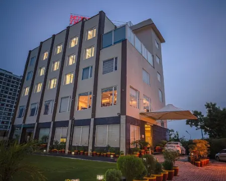 ホテル ザ ロイヤル バーティ ブリンダーバンのホテル