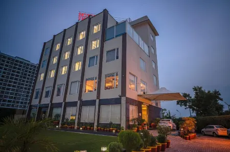 Hotel the Royal Bharti