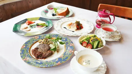 Baraburo No Yado Petit Hotel Vansankan Отели рядом с достопримечательностью «Fujishiro Seiji Museum»