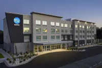 Tru by Hilton Beaufort Hotels in Burton