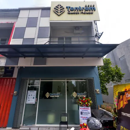 Roso Tentrem by Calli Rooms