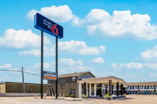 Studio 6 Fort Worth, TX -Stockyards East Hotels near Fort Worth Herd