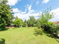 Elegant Lovran Apartment with Large Outdoor Area Hotel di Lovran