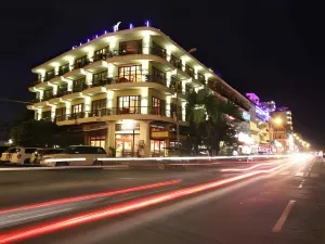 Amanjaya Pancam Suites Hotel