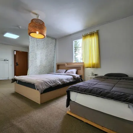 Jeju Oreum Guesthouse Отели рядом с достопримечательностью «Пляж Сехва»