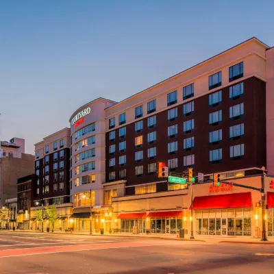 Courtyard Newark Downtown Hotels near Newark Station