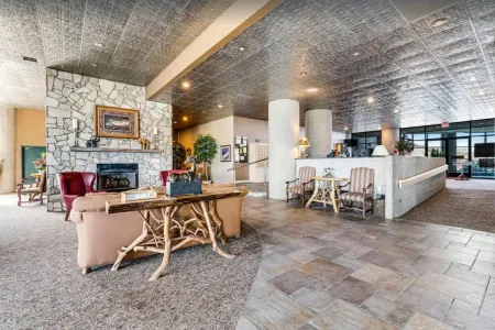 Stunning Mountain Views and Cozy Balcony - Charming Retreat