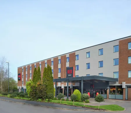 Radisson Red Gatwick Airport Отели рядом со станцией Gatwick Railway Station