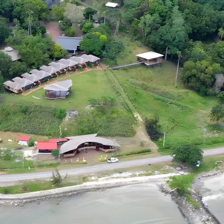 9 Huts on a Hill