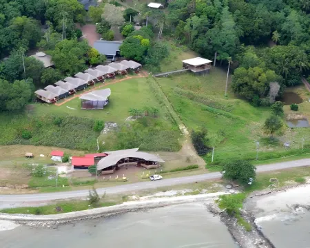 9 Huts on a Hill Hotels in Kudat