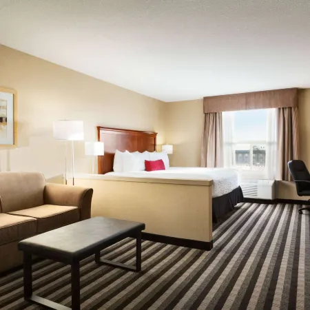 Days Inn & Suites by Wyndham Edmonton Airport