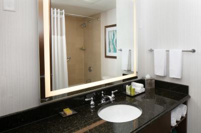 聴覚アクセシブルルーム(クイーンベッド2台) ヒルトン ミネアポリス ブルーミントンの写真