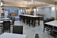 Hampton Inn by Hilton Kansas City Northeast - breakfast