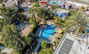 El Encanto Inn & Suites
