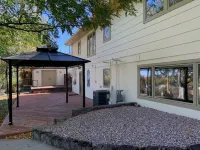 Newly furnished 4 Bed, 2 bath, home in quiet neighborhood Hotels near Roam'n Around