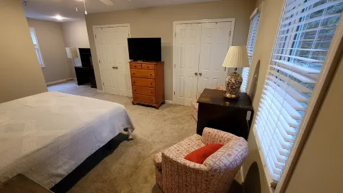Quiet 1/1 in Historic Village of Milan, OH just minutes away from Cedar Point