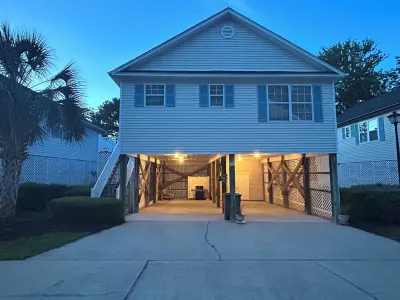 Premier Myrtle Beach House-great location to beach, golf, restaurants & shopping Hotel in zona NMB Nature Trail