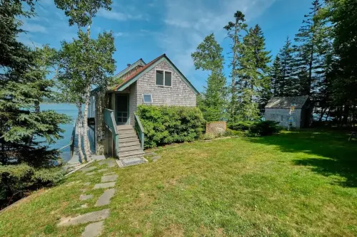 Tidewatch- harborside cottage, unparalleled views
