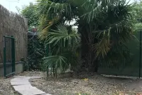 LIKE AT HOME: APARTMENT and GARDEN with parking lot