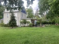 Spacious Village Gem, Family friendly Hotels in Warwick