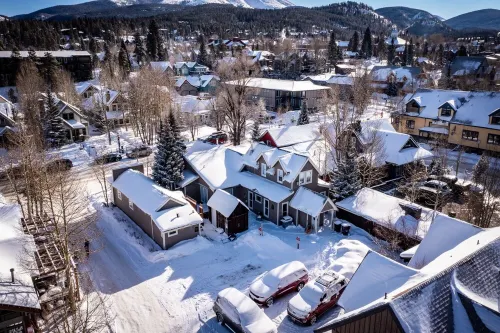 7 Bedroom, 3 Parking Spots,AC, Centrally Located on Main Street Next to Gondola!